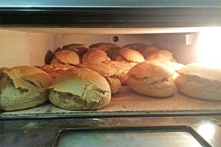 Brot frisch aus dem Steinofen