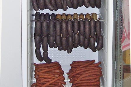 Wurst und Dosenwurst von den eigenen Schweinen